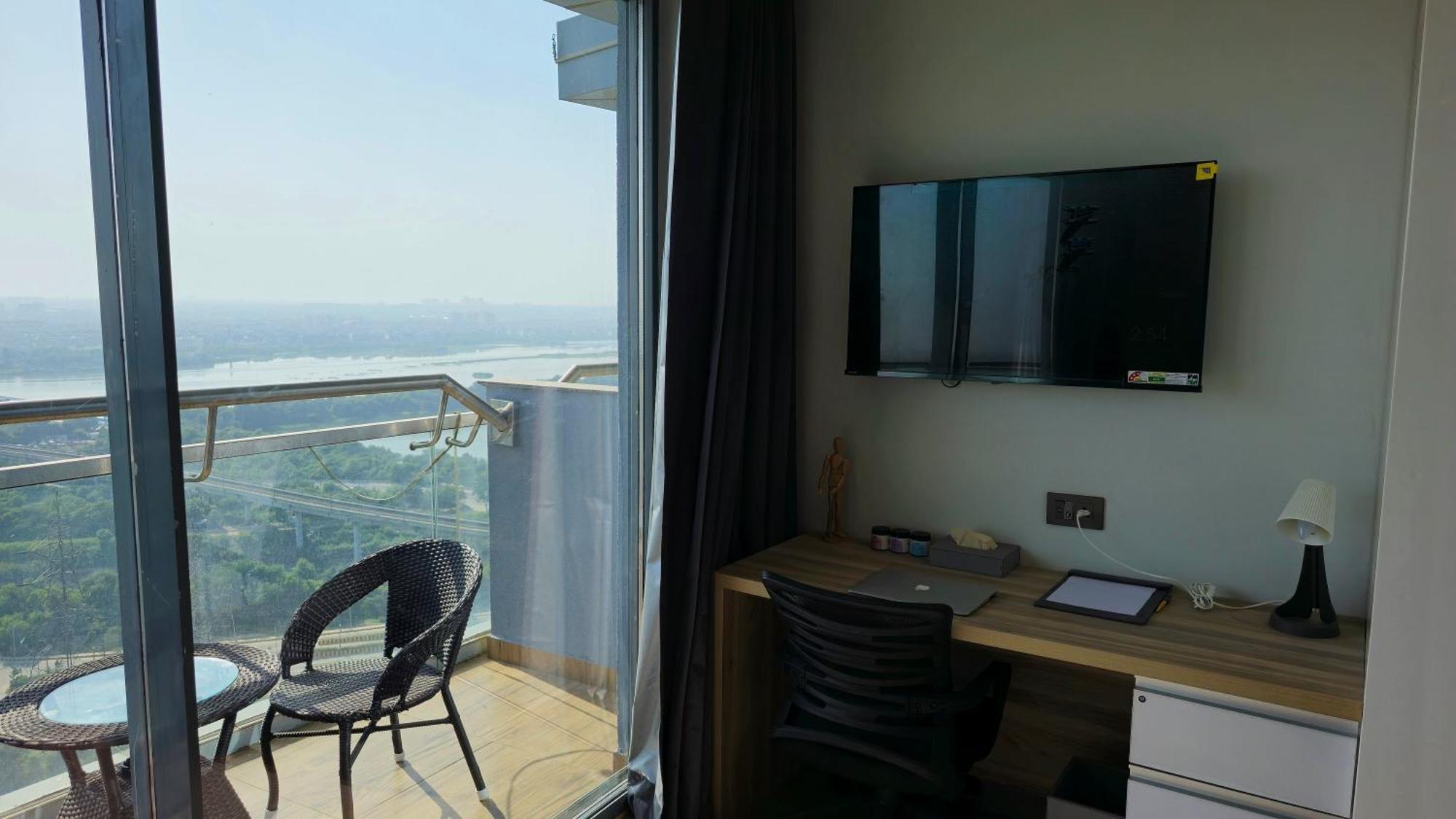 The Luxe Living Hotel Noida Exterior photo